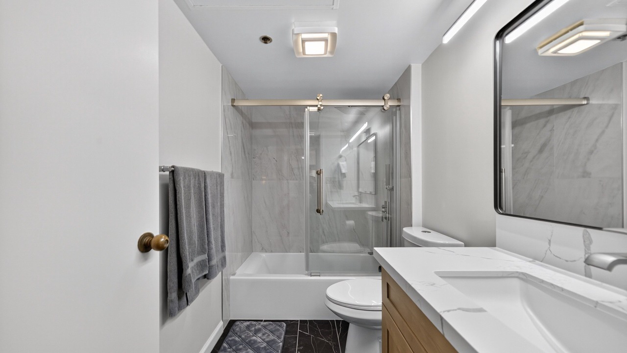 Photo of Bathroom in Downtown Honolulu