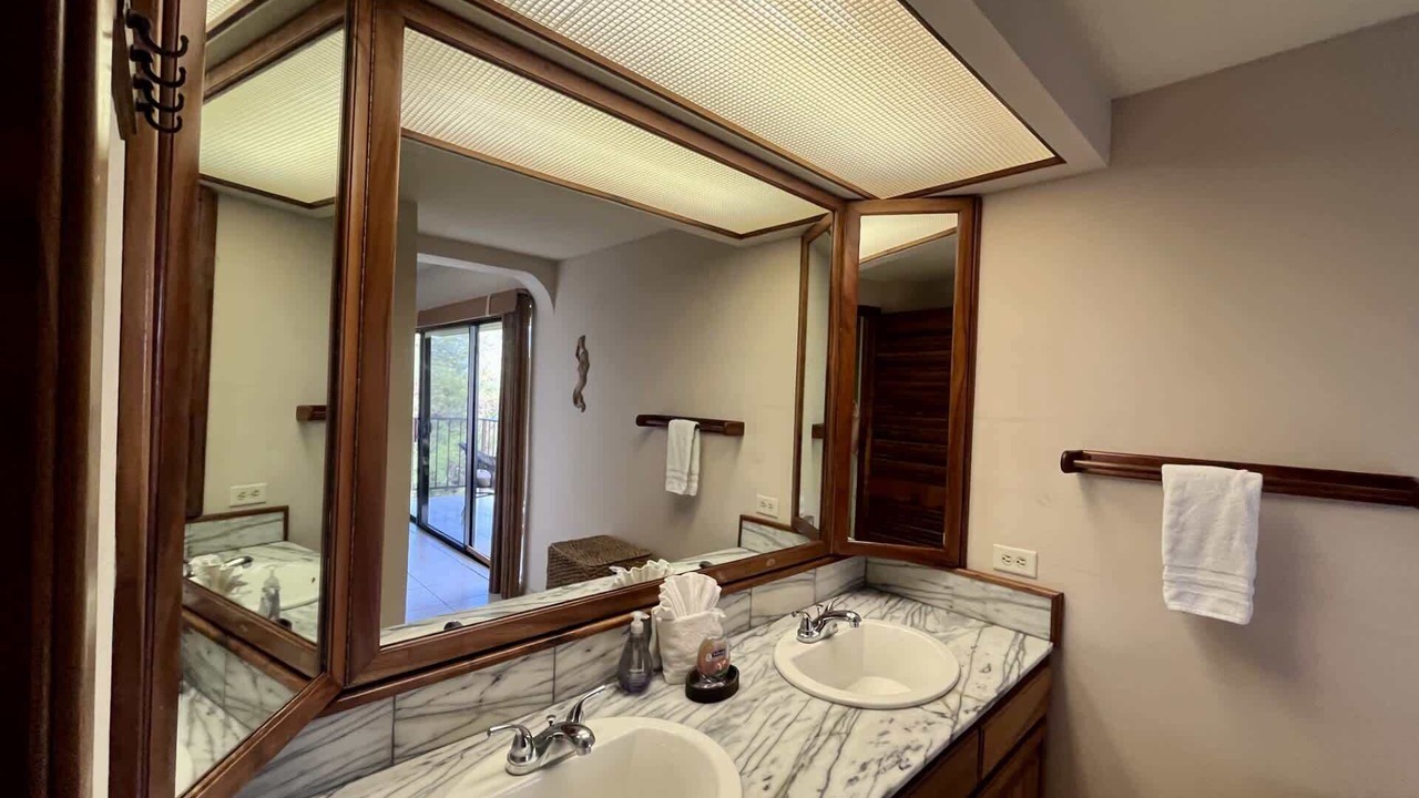 Photo of Bathroom in Kahaluu Bay