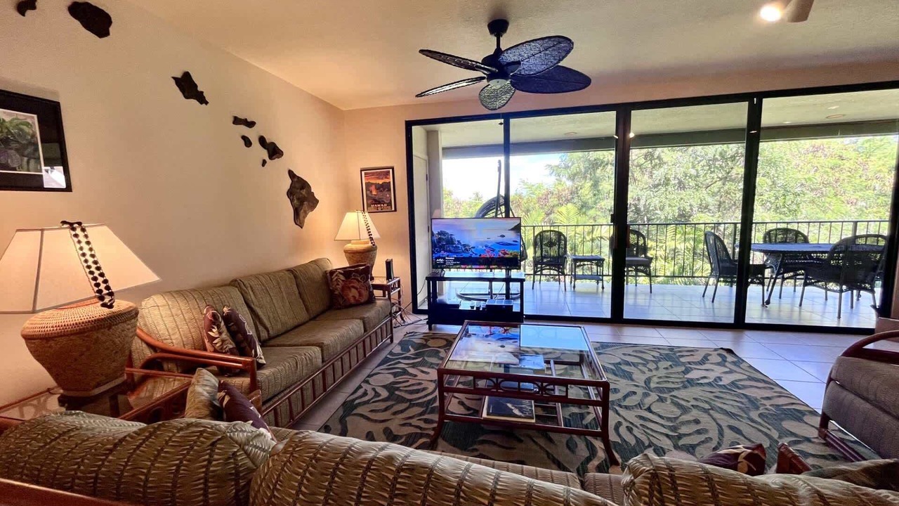 Photo of Livingroom in Kahaluu Bay