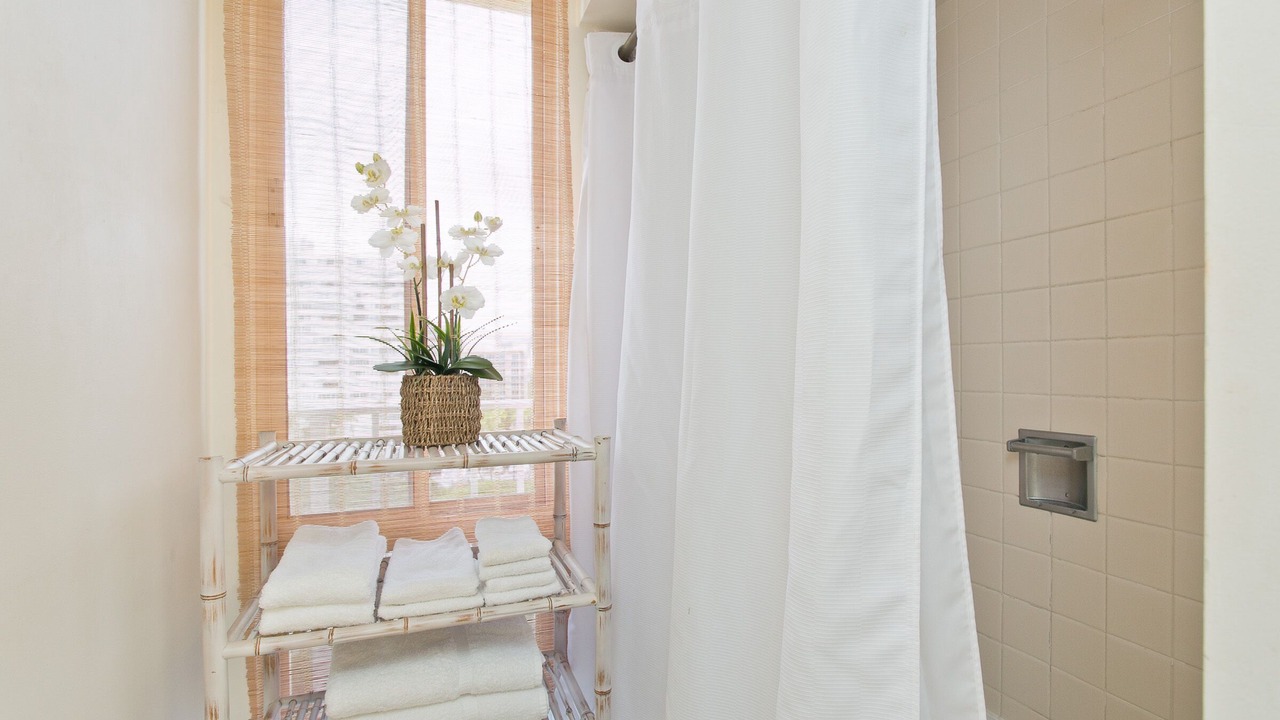 Photo of Bathroom in Diamond Head - Kapahulu - St. Louis