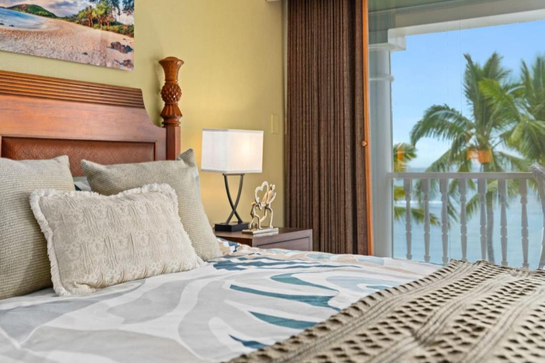 Photo of Bedroom in Historic Lahaina Front Street