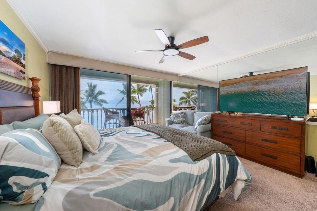 Photo of Bedroom in Historic Lahaina Front Street