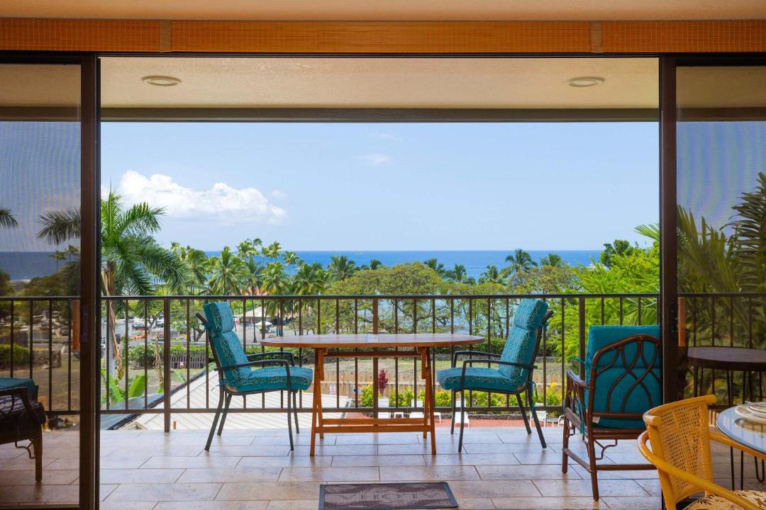 Photo of Patio Balcony in Kahaluu Bay