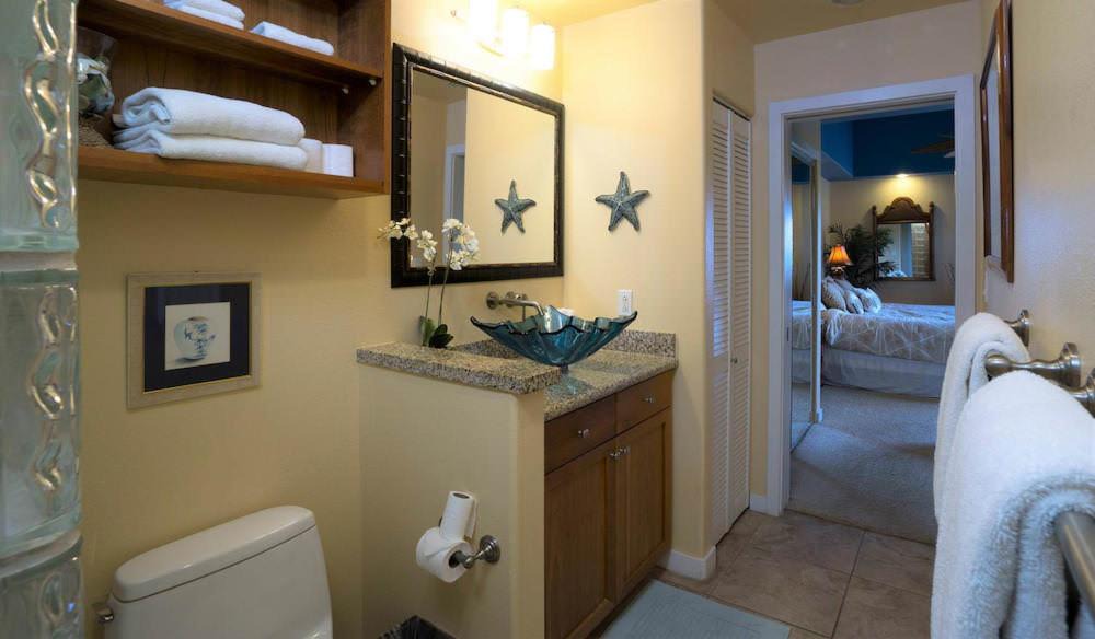 Photo of Bathroom in Kahaluu Bay