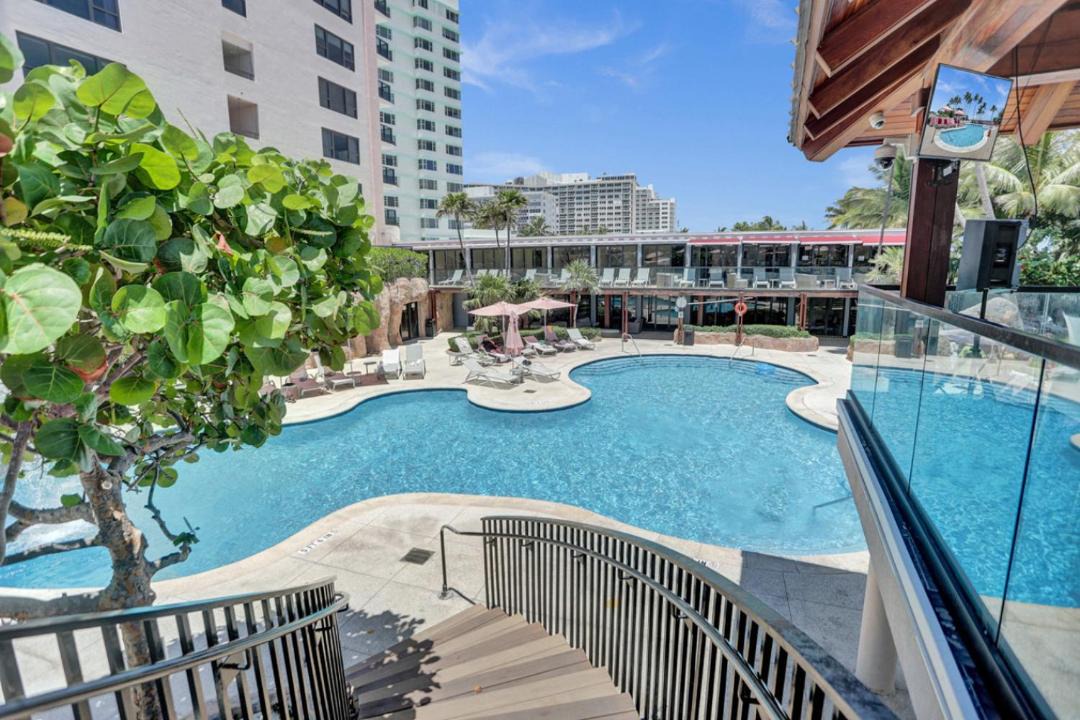 Photo of Patio Balcony in Mid Beach