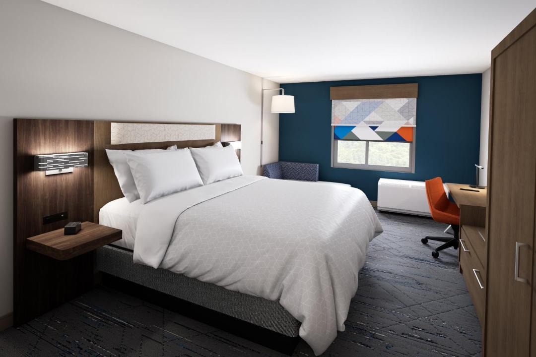 Photo of Bedroom in Summit Station