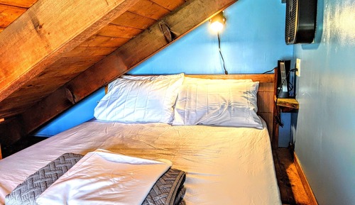 Queen Private Room with Garden Views