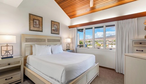 Condo (Puunoa Beach Estates 201)
