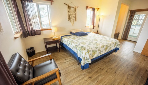 Standard Suite, 1 King Bed, Private Bathroom, Garden View