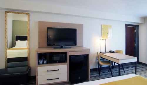 Two Room Family Suite 1 King 2 Queen