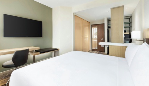 Room, 1 King Bed, City View