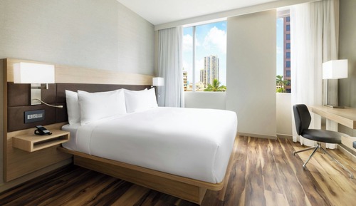 Deluxe Room, 1 King Bed, City View (Mobility Accessible, Roll-in Shower)