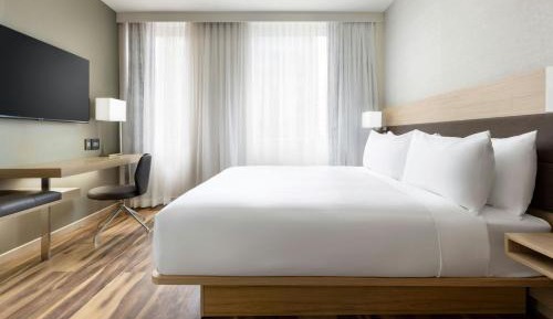 King Room with City View - Hearing Accessible