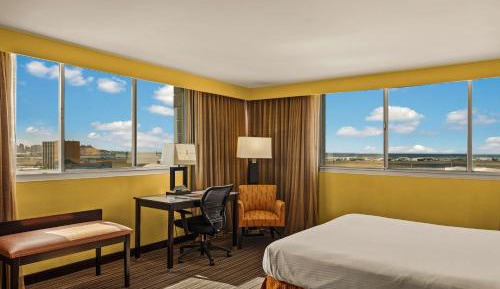 King Room with Roll-in Shower - Disability Access/Non-Smoking