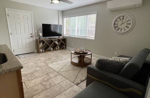 Hauula House | Exotic Oceanfront 5 bedroom 3 bathroom house w/AC