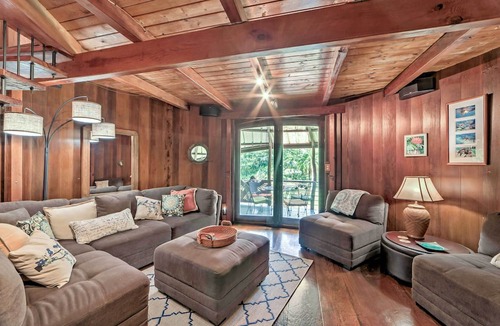 Keaau Cottage | Tropical Cabana w/Deck, Hot Tub & Lush Scenery!