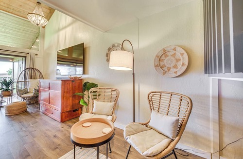 Waikoloa Apartment | Chic Waikoloa Condo w/Lanai + Complex Pools!