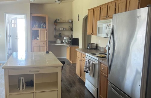 Desert Aire House | Cute, comfortable, fully fenced, clean home great for boating/golf families