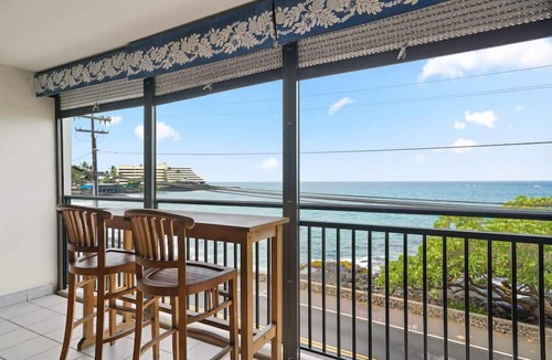 Historic Kailua Village Condo | Kona Alii Oceanview Pool Shops & Restaurants