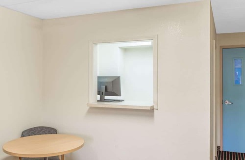 Murlin Heights Hotel | Knights Inn Dayton at Poe Ave