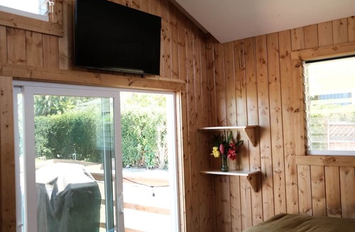Pupukea Cabin | Aloha Surf Cabin - Private Yard & Entrance!