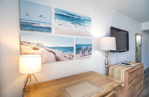 Waikiki Apartment | Conveniently located Waikiki studio, with A/C, close to beach, restaurants