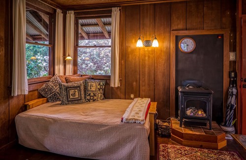 Volcano House | Crater Rim Cabin