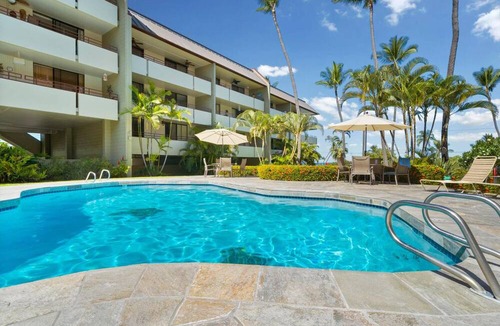 Kahaluu Bay Hotel | Big Island White Sands Village by Coldwell Banker Island Vacations