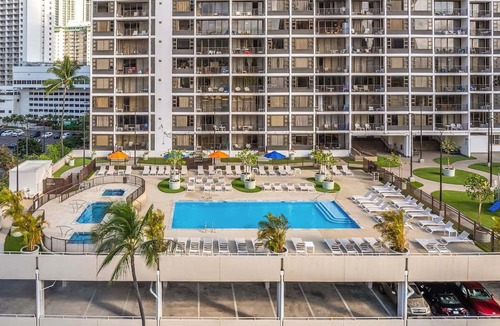 Waikiki Condo | 19th Floor Condo with Lanai & Sea Views - FREE Parking!