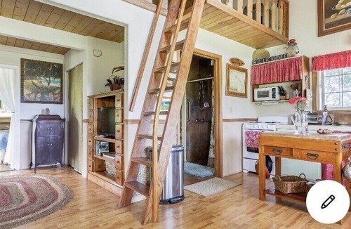 Papaikou Cottage | ~Pu'u~ Moi Country Cottage