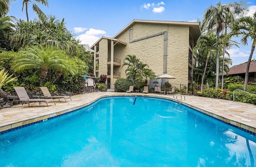Historic Kailua Village Condo | Cozy Oceanview Unit w/AC & Shared Pool in the Heart of Kona Town: Kalanikai 306