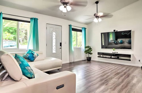 Keaau House | Luxury Hawaii Getaway: Close To Beach & Ocean 3 Bedroom Home by RedAwning