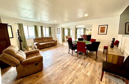Kapolei House | Dog-friendly stay with kitchenette, washer/dryer, & fitness room access