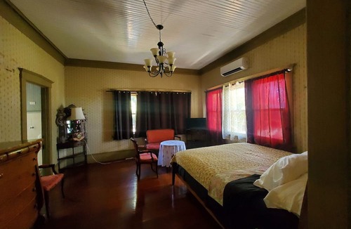 Manoa Bed & Breakfast | Manoa Valley Inn