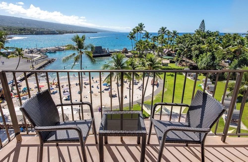 Historic Kailua Village Hotel | Courtyard by Marriott King Kamehameha's Kona Beach Hotel