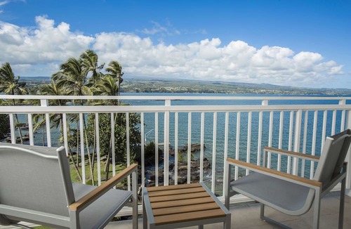 Hilo Resort | Grand Naniloa Hotel Hilo - a Doubletree by Hilton