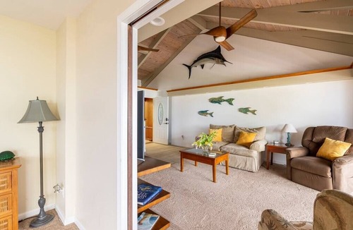 Kahaluu Bay Villa | Reefside Suite at Seaspray Ocean View