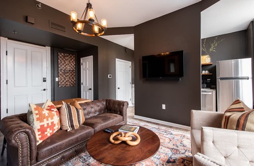 Versailles Hotel | Woodford Reserve Suite, The Woodford Hotel