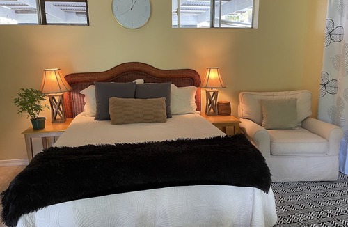 Kapaau Cottage | Private Banana Tree Cottage with Ocean Views