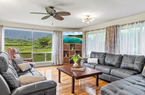 Punaluu House | Mau Loa Hale: Perfect Location 5 Acres Walk to Bch! Open concept! Breeze & Views