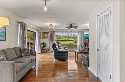 Punaluu House | Mau Loa Hale: Perfect Location 5 Acres Walk to Bch! Open concept! Breeze & Views