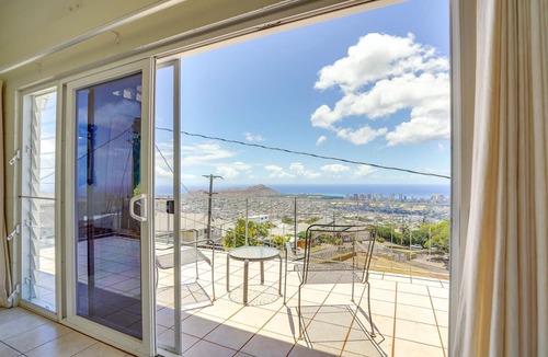 Diamond Head - Kapahulu - St. Louis Apartment | 4 Mi to Beaches: Honolulu Hideaway w/Views!