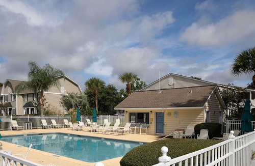 Demere Park Condo | AUGUST DEAL! GROUND FLOOR-CLOSE TO BEACH VILLAGE PIER RESTAURANTS. DOG FRIENDLY!
