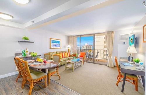 Waikiki Apartment | High floor hideaway w/lanai near the beach