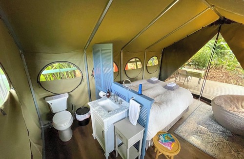 Kealakekua Cabin | Your adobe among the trees