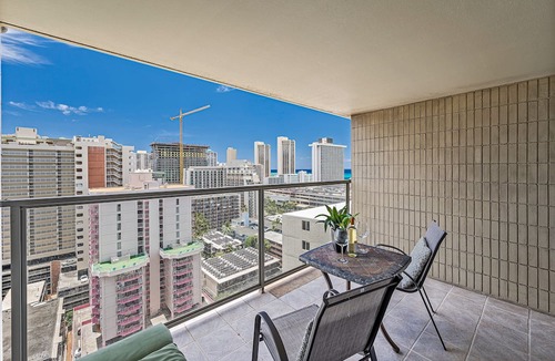 Waikiki Condo | Golf Course & Mountain Views at the Island Colony Amazing Building Amenities