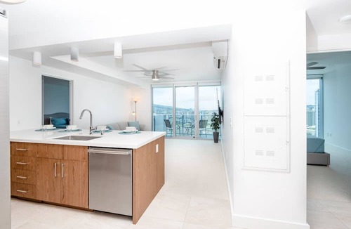 Ala Moana Condo | Upscale 2 bedroom with parking in Ala Moana