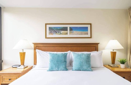 Waikiki Condo | 2BR Condo w/lanai & Diamond Head views