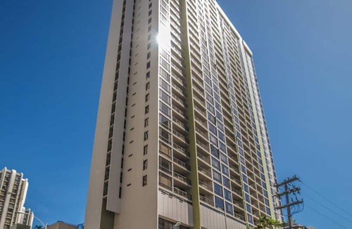 Waikiki Condo | 2BR Condo w/lanai & Diamond Head views