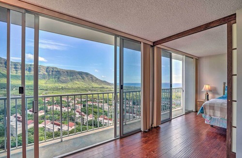 Makaha Condo | Lush Condo w/Community Pool, 1 Mi to Beach!